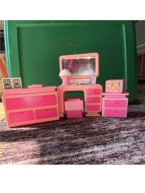 1980’s Barbie Pink Vintage Doll Vanity and Dresser Set